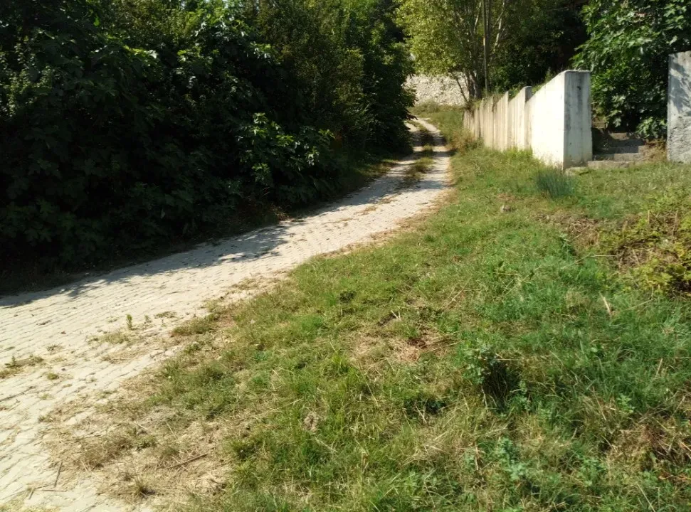 AVCI EMLAK'TAN GEYVE İLÇESİ MELEKŞESOLAK KÖYÜ'DE MANZARALI % 40 İMARLI 1116 m2 ARSA