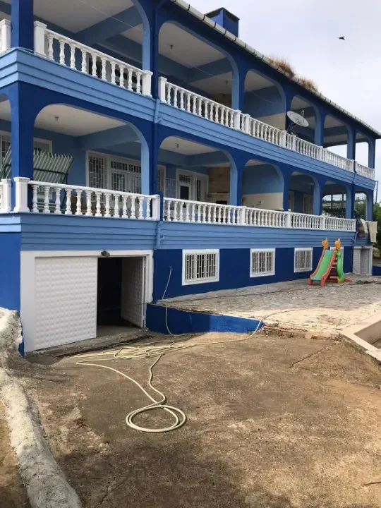 ÇATALCA OKLALI MAH.SİNDE  TAM YATIRMLIK ACİLEN SATILIK İMARLI ARSA 11000m2 İçinde 2 Adet villa var villanın 135m2 Kullanma alanı var