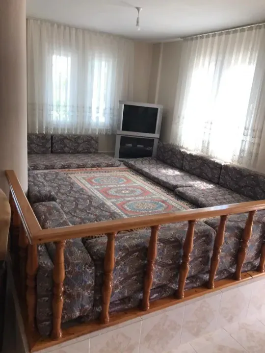 ÇATALCA OKLALI MAH.SİNDE  TAM YATIRMLIK ACİLEN SATILIK İMARLI ARSA 11000m2 İçinde 2 Adet villa var villanın 135m2 Kullanma alanı var