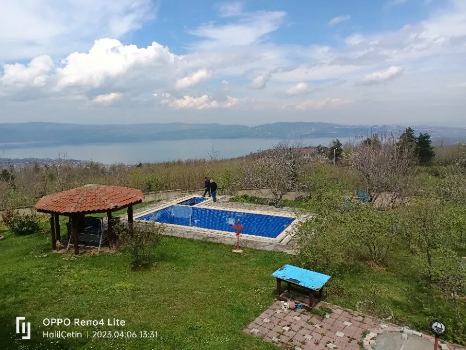 SAPANCA'DA GÖL MANZARALI SATILIK 3 ADET VİLLA
