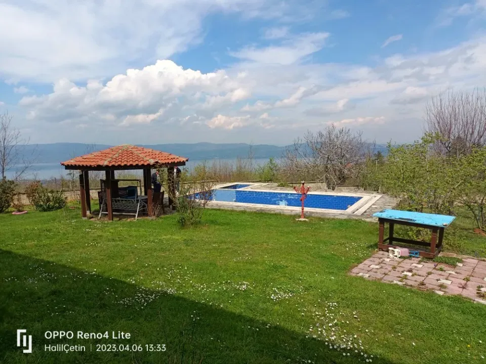 SAPANCA'DA GÖL MANZARALI SATILIK 3 ADET VİLLA