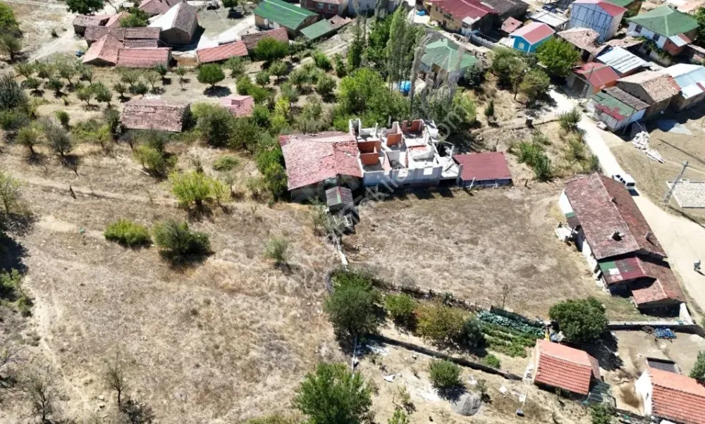 GEYVE KARACAÖREN KÖYÜNDE 1763 m² TAMAMI İMARLI MANZARALI KAÇIRILMAYACAK ARSA