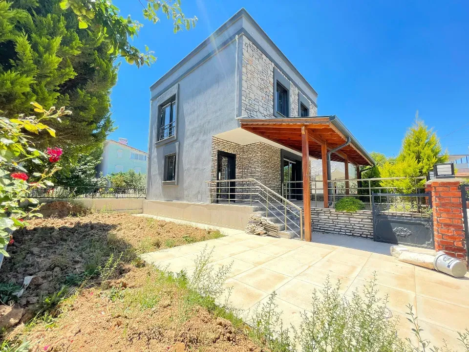 Doğanbey De Denize Yakın Tek Müstakil Bahçeli 3+1 Villa