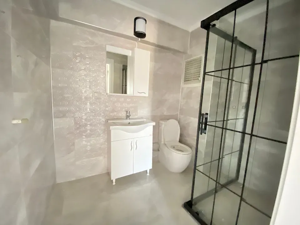 Ürkmez De Çarşı Merkezinde Denize 300M2 Satılık 2+1 Daire
