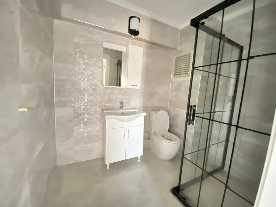 Ürkmez De Çarşı Merkezinde Denize 300M2 Satılık 2+1 Daire