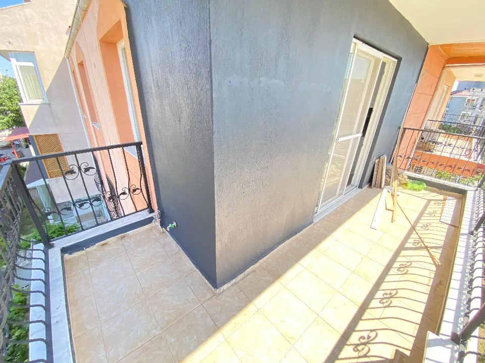 Ürkmez De Çarşı Merkezinde Denize 300M2 Satılık 2+1 Daire