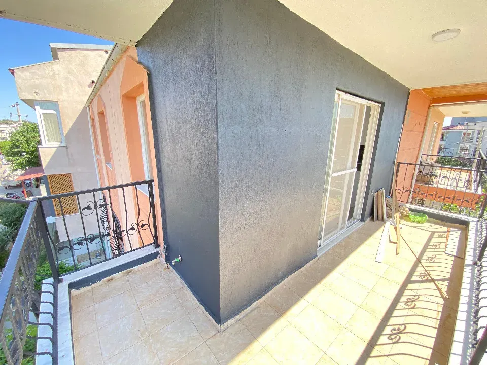 Ürkmez De Çarşı Merkezinde Denize 300M2 Satılık 2+1 Daire