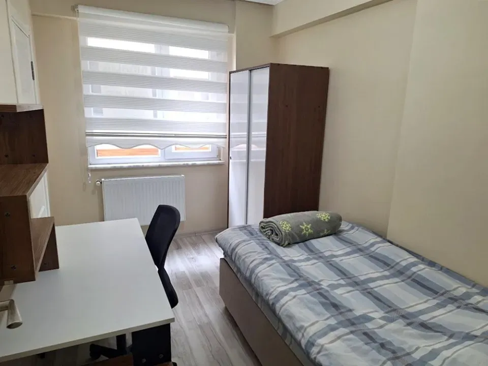 SERDİVAN KEMALPAŞA MAHELLESİNDE KİRALIK 3+1 FULL EŞYALI DAİRE