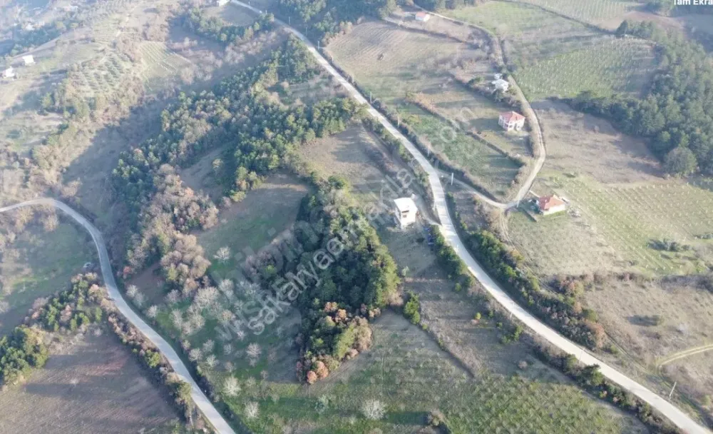 Ceceler Köyünde, (Merkeze 8 km.) 2122 m² - Hesaplı, Panoramik Manzaralı, Ulaşımı Kolay, Ceviz, Kiraz, Zeytin Dikili Bahçe