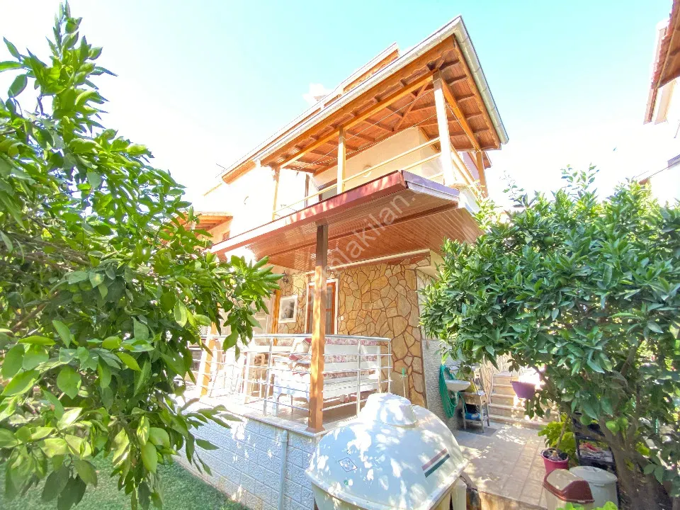 Doğanbey'de Site İçerisinde Geniş Bahçeli Müstakil.satılık 4+1 Villa