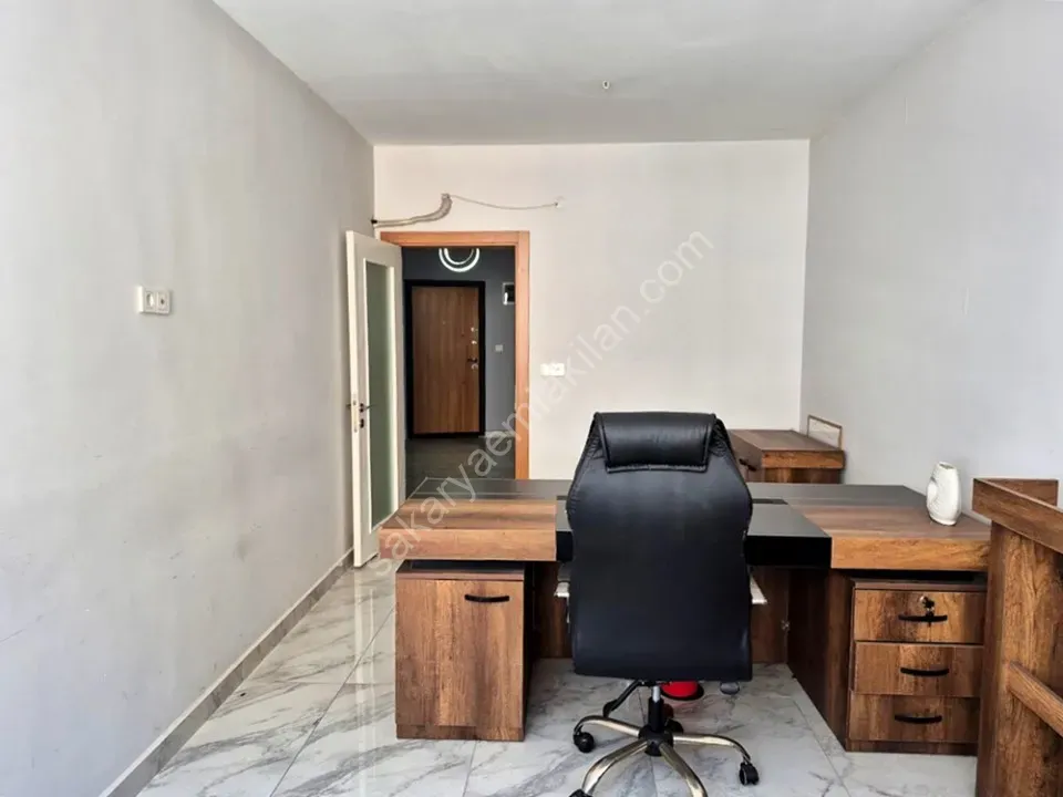 ADAPAZARI MERKEZDE KİRALIK EŞYALI 2+1 OFİS