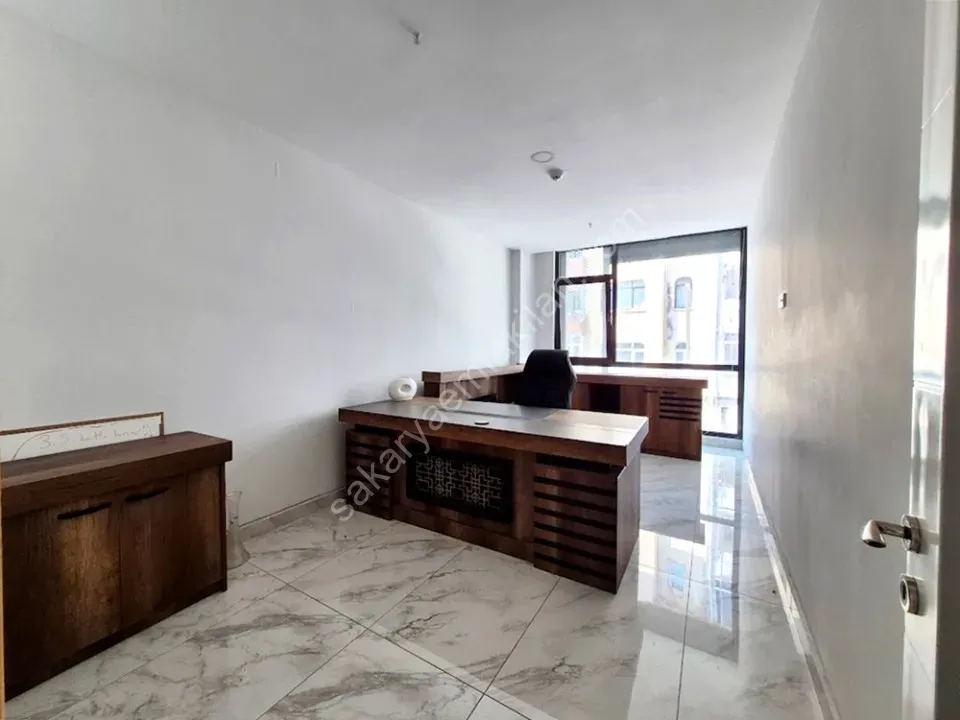 ADAPAZARI MERKEZDE KİRALIK EŞYALI 2+1 OFİS