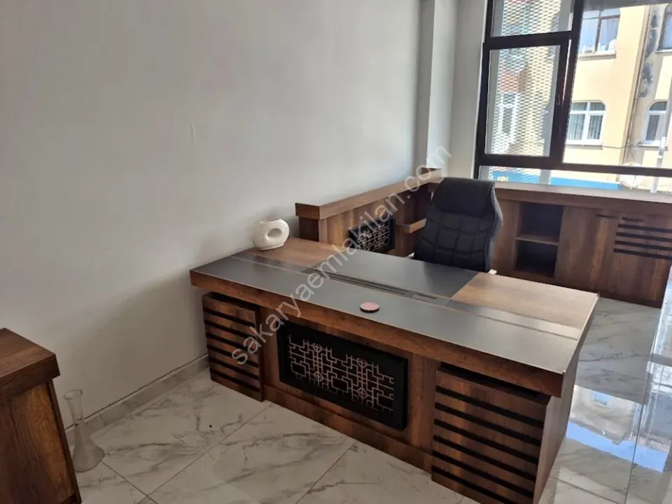 ADAPAZARI MERKEZDE KİRALIK EŞYALI 2+1 OFİS