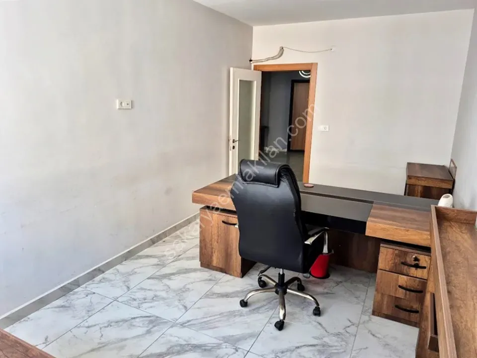 ADAPAZARI MERKEZDE KİRALIK EŞYALI 2+1 OFİS