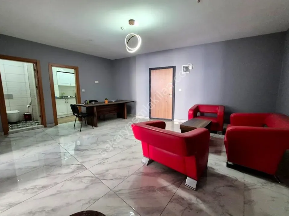 ADAPAZARI MERKEZDE KİRALIK EŞYALI 2+1 OFİS