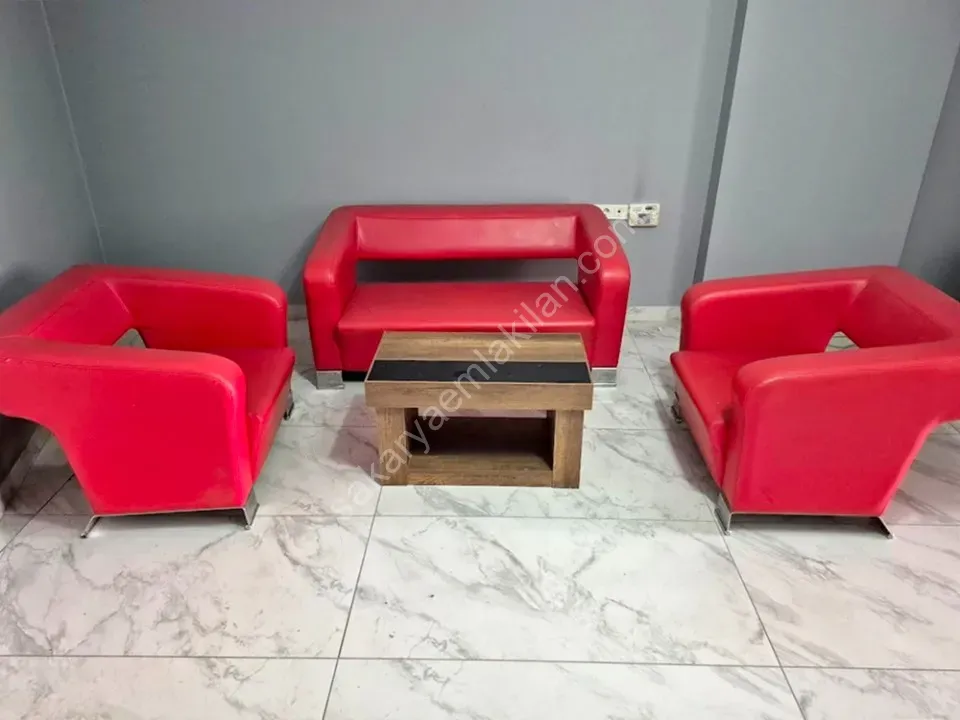 ADAPAZARI MERKEZDE KİRALIK EŞYALI 2+1 OFİS