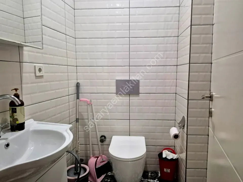 ADAPAZARI MERKEZDE KİRALIK EŞYALI 2+1 OFİS