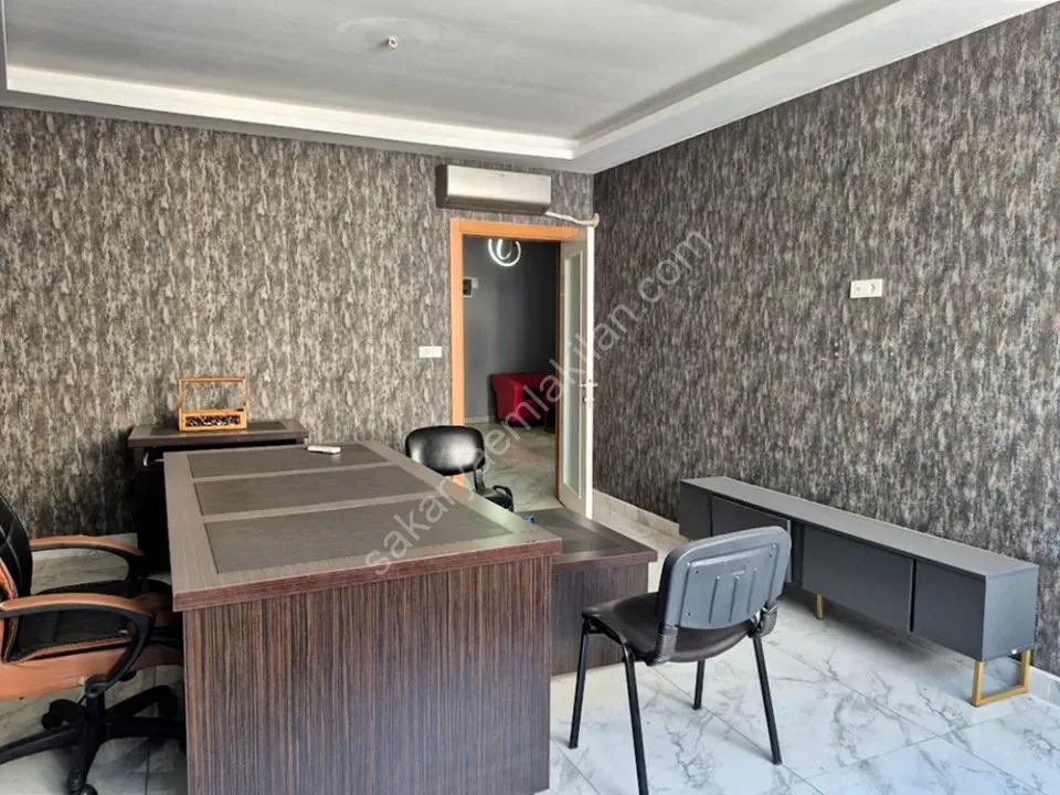 ADAPAZARI MERKEZDE KİRALIK EŞYALI 2+1 OFİS