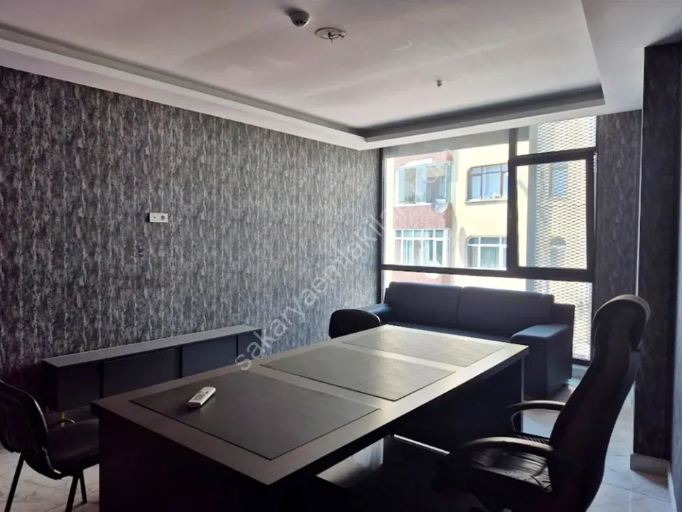 ADAPAZARI MERKEZDE KİRALIK EŞYALI 2+1 OFİS