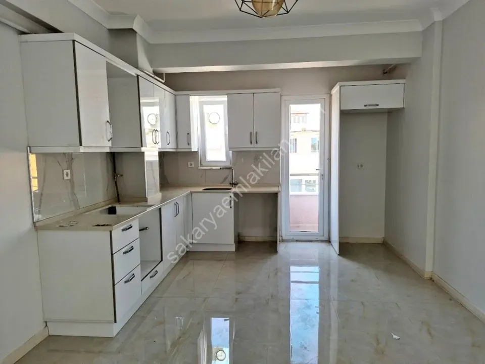 ADAPAZARI AKINCILAR MAHALLESİNDE SATILIK 2+1 DAİRE