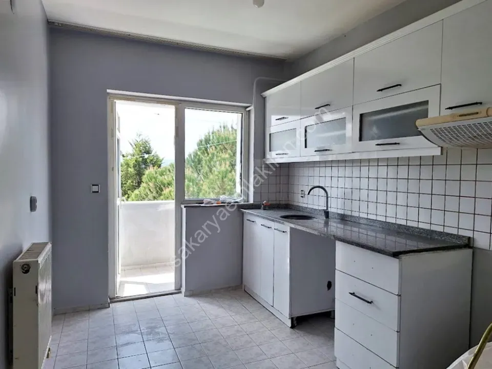 ADAPAZARI KARAMAN MAHALLESİNDE KİRALIK 3+1 DAİRE