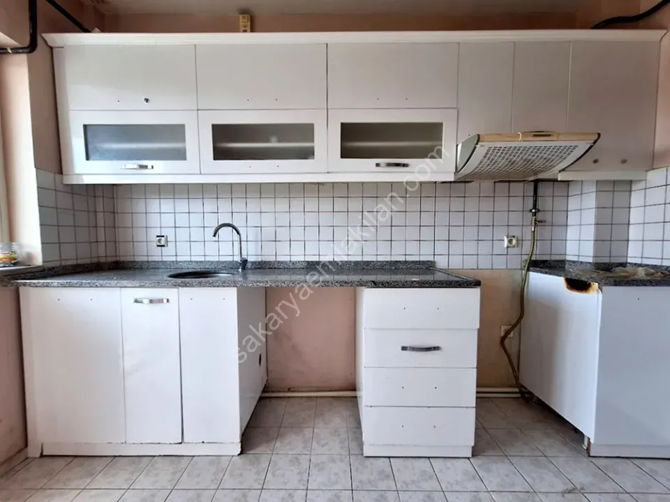 ADAPAZARI KARAMAN MAHALLESİNDE KİRALIK 3+1 DAİRE
