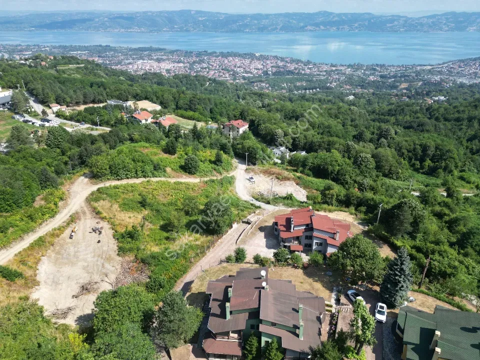 Sapanca’nın Sessiz Lüksüne Açılan Göl Manzaralı Büyük Arsa