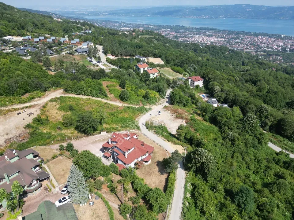 Sapanca’nın Sessiz Lüksüne Açılan Göl Manzaralı Büyük Arsa