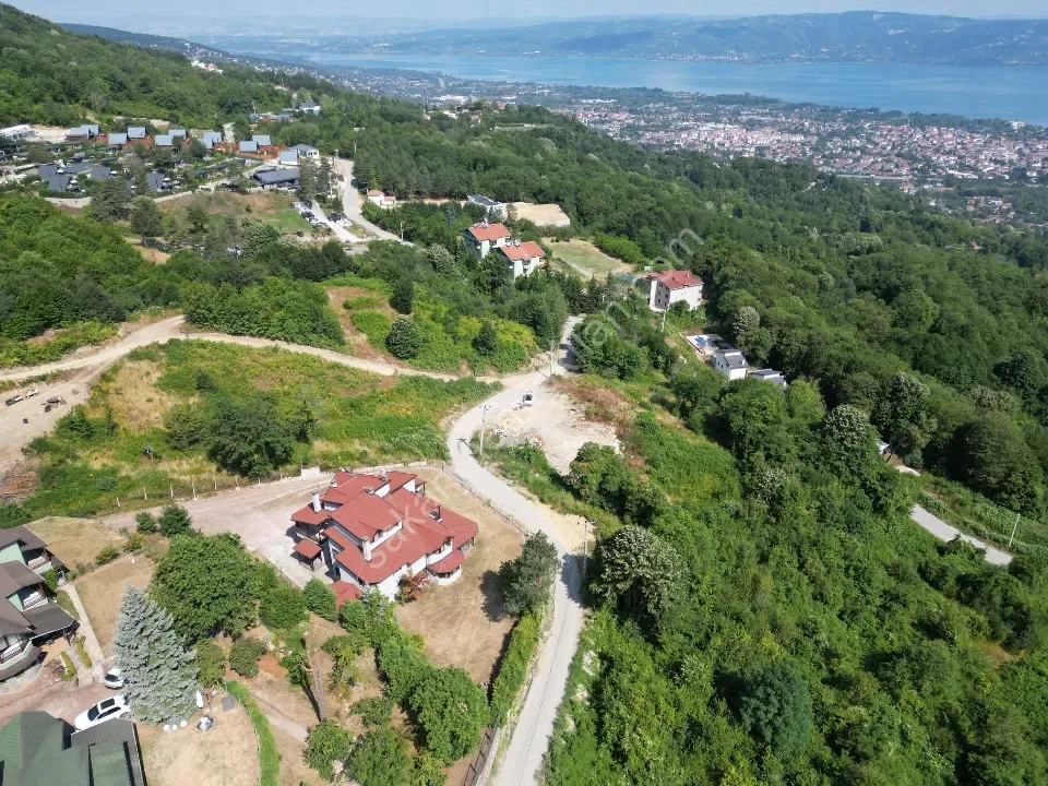 Sapanca’nın Sessiz Lüksüne Açılan Göl Manzaralı Büyük Arsa