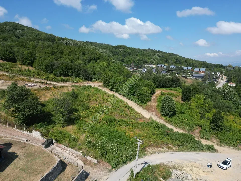 Sapanca’nın Sessiz Lüksüne Açılan Göl Manzaralı Büyük Arsa