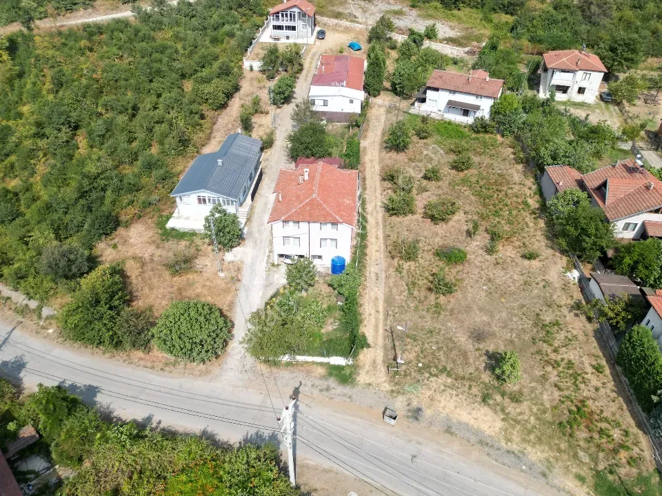 Sapanca Hacımercan Mahallesinde 1635 m² Arazi  (İmar Sınırında)
