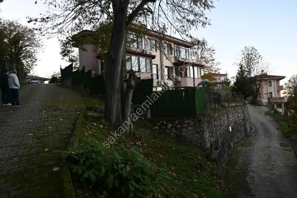 Daire Fiyatına Göl Manzaralı Villa