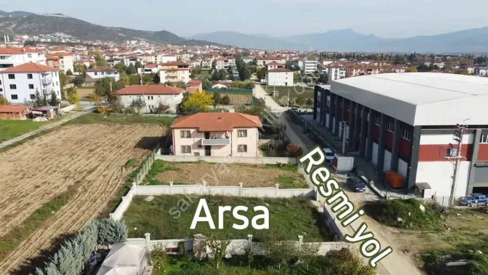 SAKARYA PAMUKOVA CUMHURİYET MAH.MÜKEMMEL KONUMDA 375 M2 İMARLI ARSA