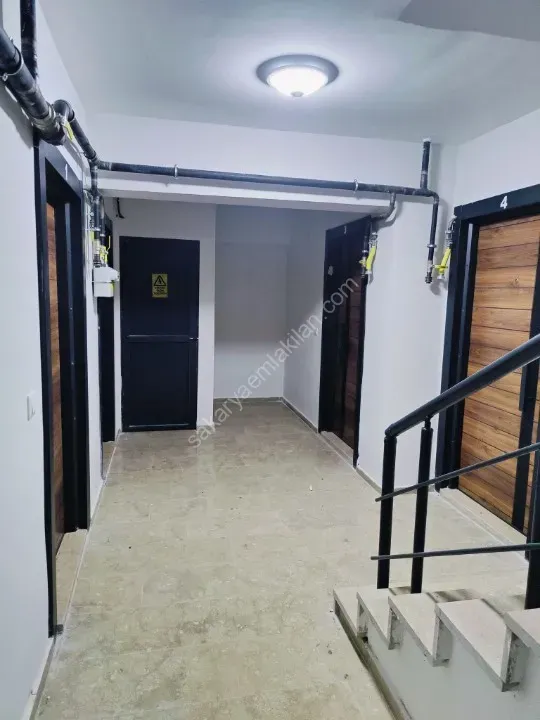 AKYAZI ÜNİVERSİTE BÖLGESİNDE YÜKSEK GİRİŞ 1 + 1 SATILIK DAİRE