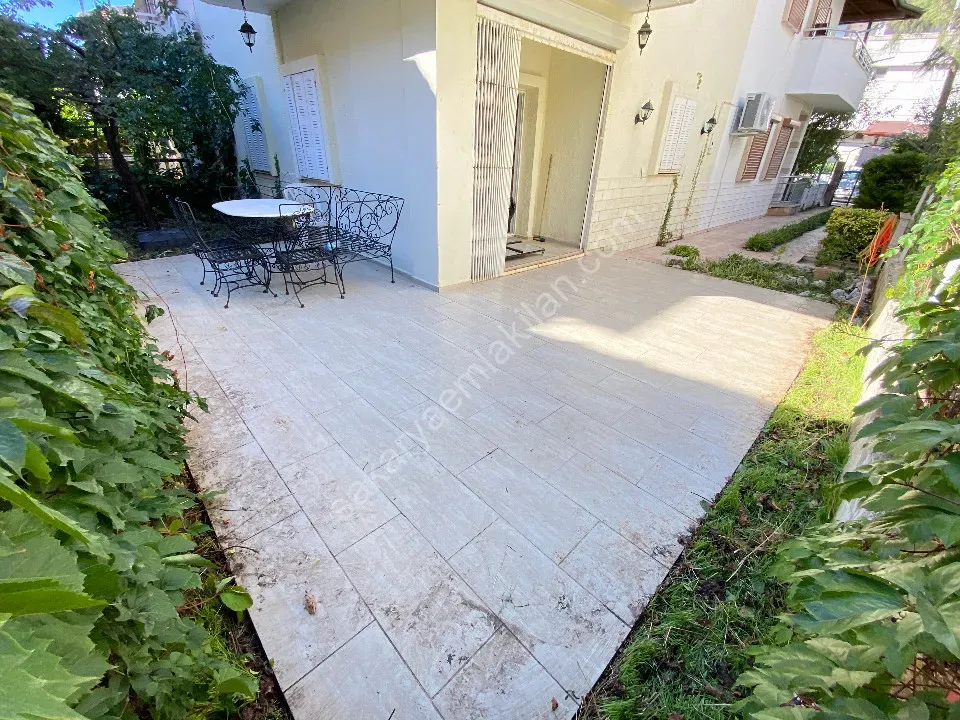 Seferihisar Ürkmez'de Plajına 50M Deniz Tarafı Satılık 3+1 Villa