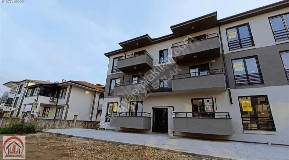 AKYAZI EMLAK'TAN MERKEZİ KONUMDA SATILIK SIFIR 6 ADET 2+0 DAİRE