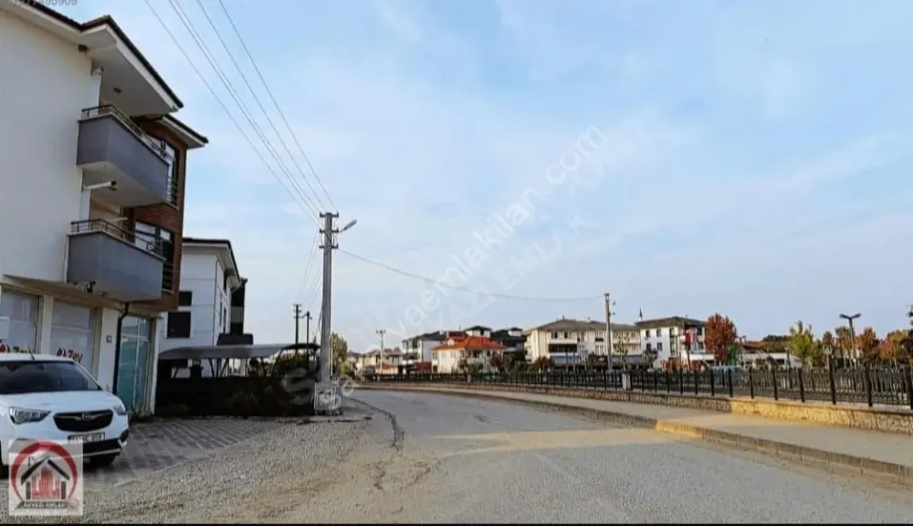 AKYAZI EMLAK'TAN MERKEZİ KONUMDA SATILIK SIFIR 6 ADET 2+0 DAİRE