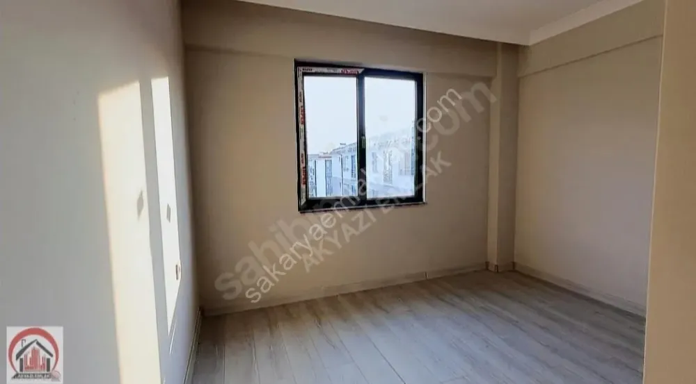 AKYAZI EMLAK'TAN MERKEZİ KONUMDA SATILIK SIFIR 6 ADET 2+0 DAİRE