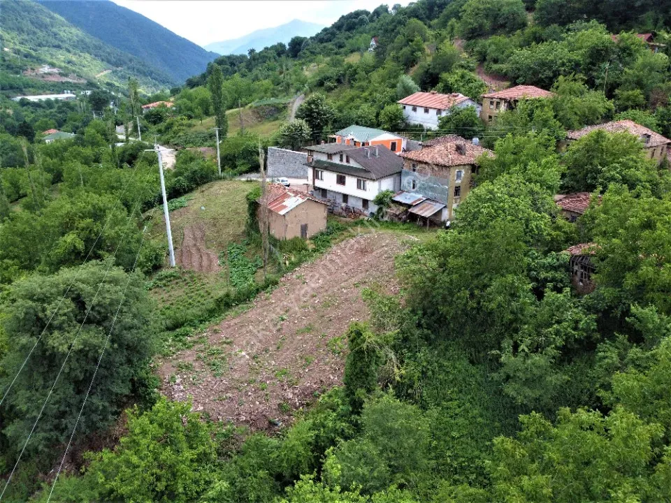 GEYVE AKINCI KÖYÜNDE 451 m² % 40 - 2 KAT KONUT İMARLI MANZARALI FIRSAT ARSA