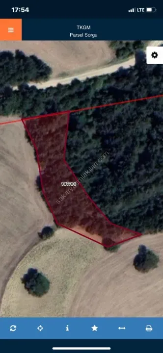 ACİL !!! SAKARYA TARAKLI HACIYAKUP KÖYÜNDE ANAYOLA YAKIN KONUMDA 1453 m² HESAPLI TARLA