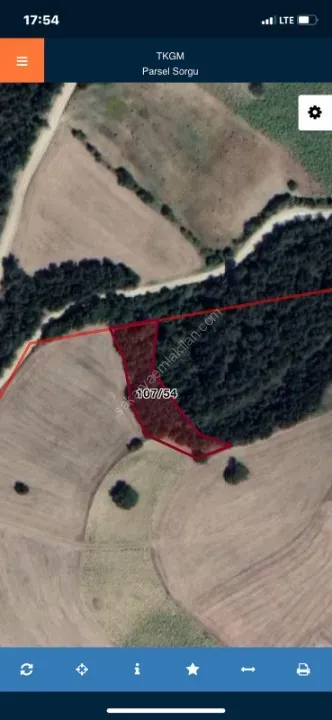 ACİL !!! SAKARYA TARAKLI HACIYAKUP KÖYÜNDE ANAYOLA YAKIN KONUMDA 1453 m² HESAPLI TARLA