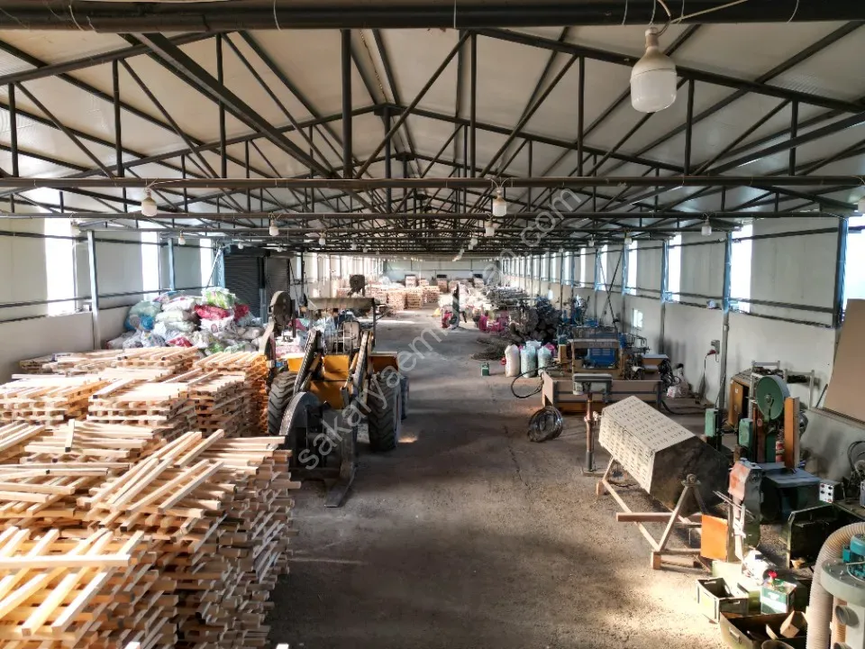 ESKİBEDİL / AKYAZI ÜRETİM TESİSİ KİRALIK 1.600 m2 ÇEVRE YOLUNA 800mt MESAFEDE