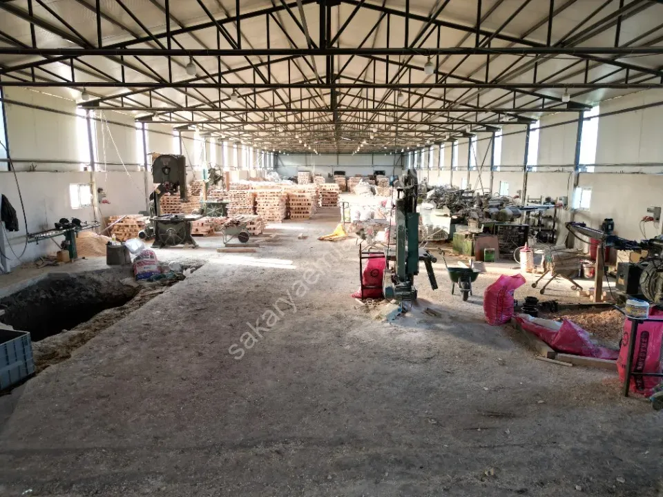 ESKİBEDİL / AKYAZI ÜRETİM TESİSİ KİRALIK 1.600 m2 ÇEVRE YOLUNA 800mt MESAFEDE