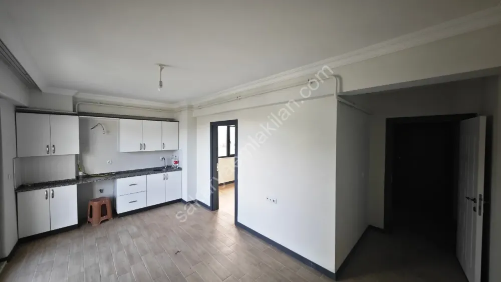 YENİ MAHALLE / AKYAZI KİRALIK HOLLÜ 1+1 DAİRE 3.KAT