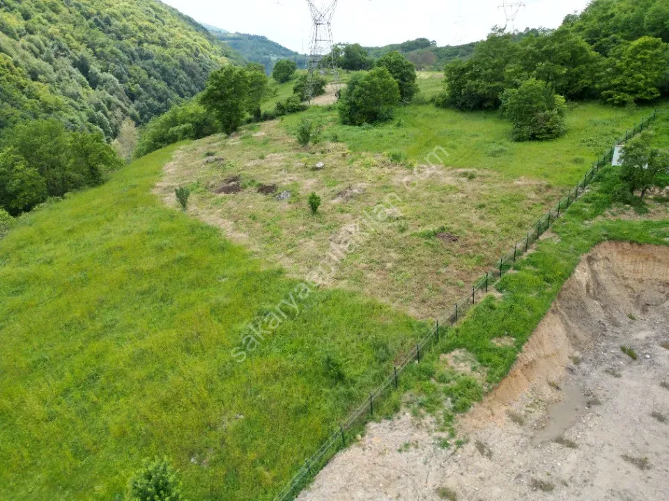 SÜLÜKLÜGÖL YOLUNDA 5.930 m2 TARLA SATILIK DOKURCUN / MUDURNU / BOLU