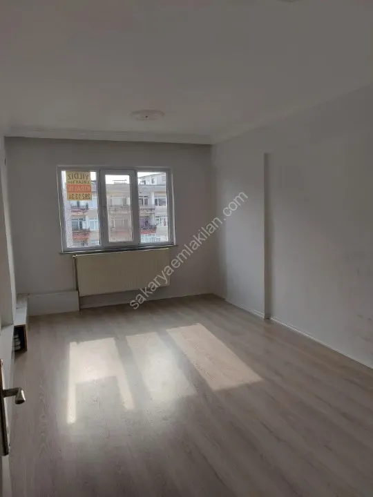 YILDIZ GAYRİMENKUL'den Katlı Pazar Arkası Kiralık Daire