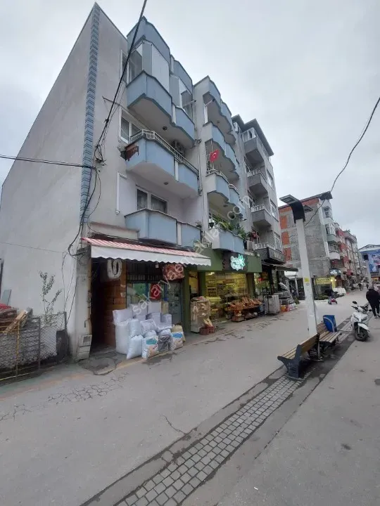 YILDIZ GAYRİMENKUL'DEN KATLI PAZAR ARKASI SATILIK 1.KAT DAİRE