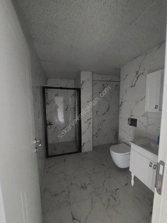 YILDIZ GAYRİMENKUL'DEN KİRALIK SIFIR DAİRE ARİFİYE HANLI MERKEZ