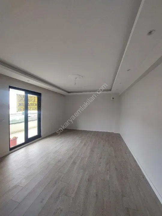 YILDIZ GAYRİMENKUL'DEN KİRALIK SIFIR DAİRE ARİFİYE HANLI MERKEZ