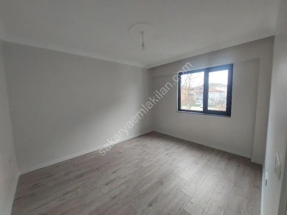 YILDIZ GAYRİMENKUL'DEN KİRALIK SIFIR DAİRE ARİFİYE HANLI MERKEZ